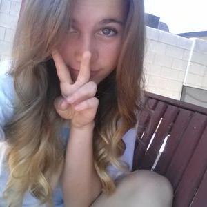 Profile Picture of Emma Wilhelm (@dot_dancer101) on Twitter