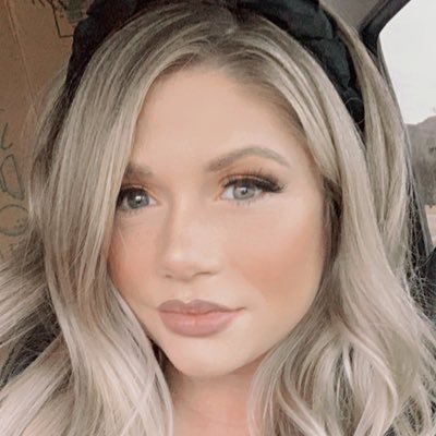 Profile Picture of Brooke Levingston (@BrookeAmberRay) on Twitter