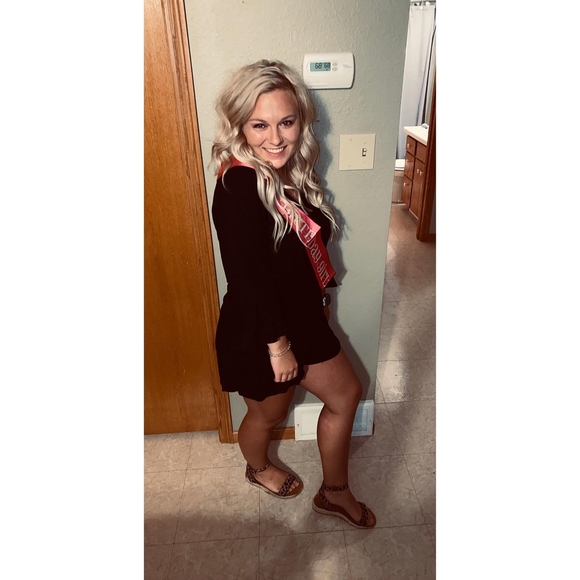 Profile Picture of Tanna Pretzer (@tannapretzer) on Poshmark