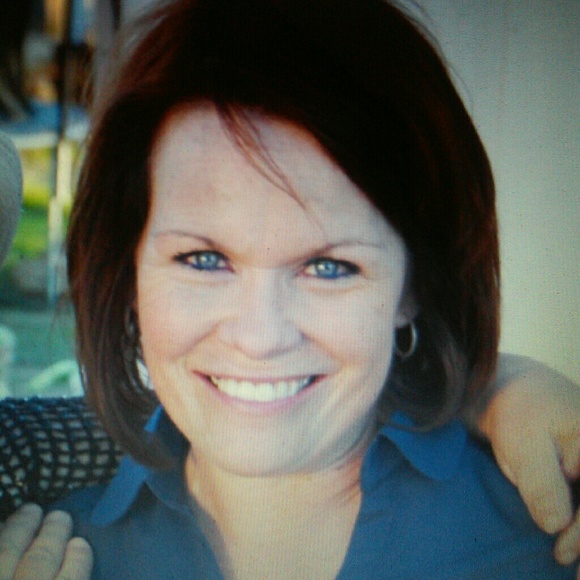 Profile Picture of Cathy Cloin (@cathycloin) on Poshmark