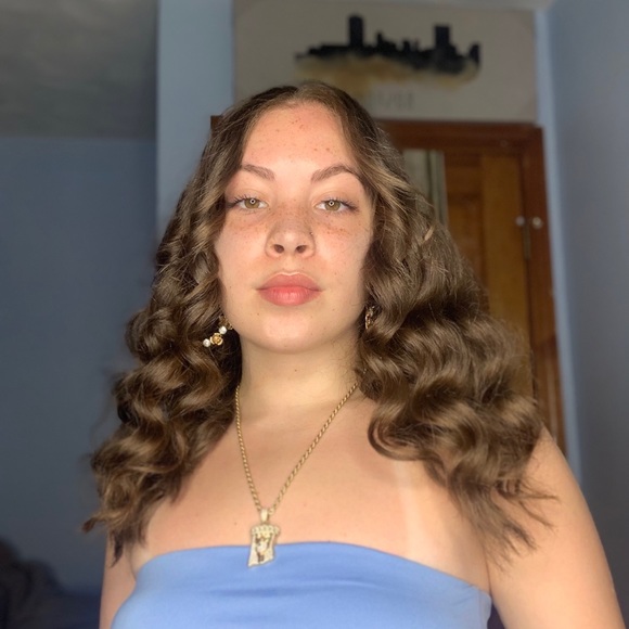 Profile Picture of Deanna Nunez (@deannanunez_) on Poshmark