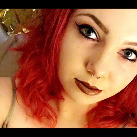 Profile Picture of Alexis Lewkowicz (@lexijane44) on Poshmark