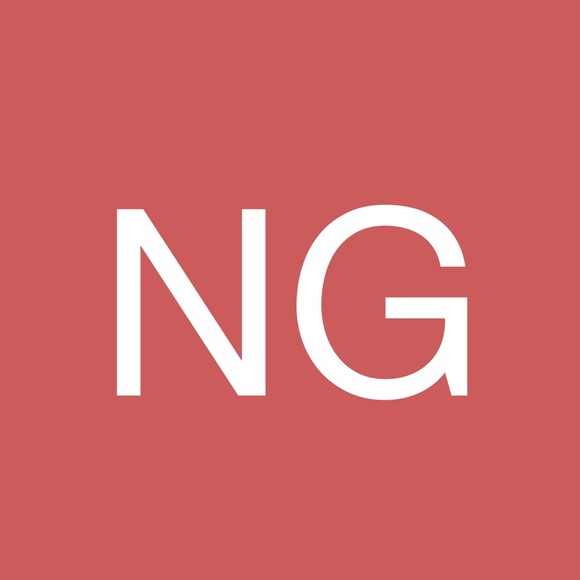Profile Picture of Noemi Glaeser (@nglaeser) on Poshmark