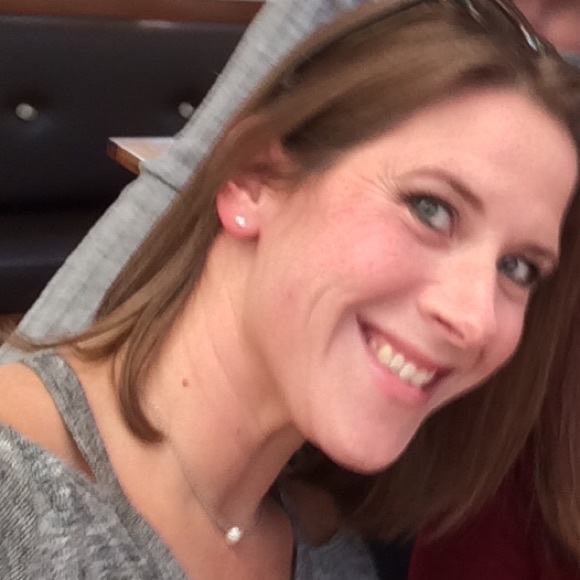 Profile Picture of Pam Baldwin (@rubyrose87) on Poshmark