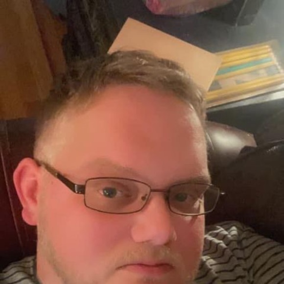 Profile Picture of Mitchell Walling (@mwalling87) on Poshmark