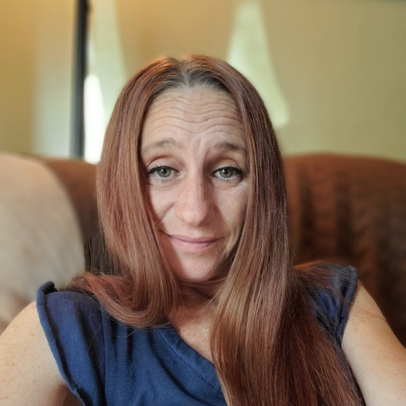 Profile Picture of Mindi Pigeon (@mindiluo) on Poshmark