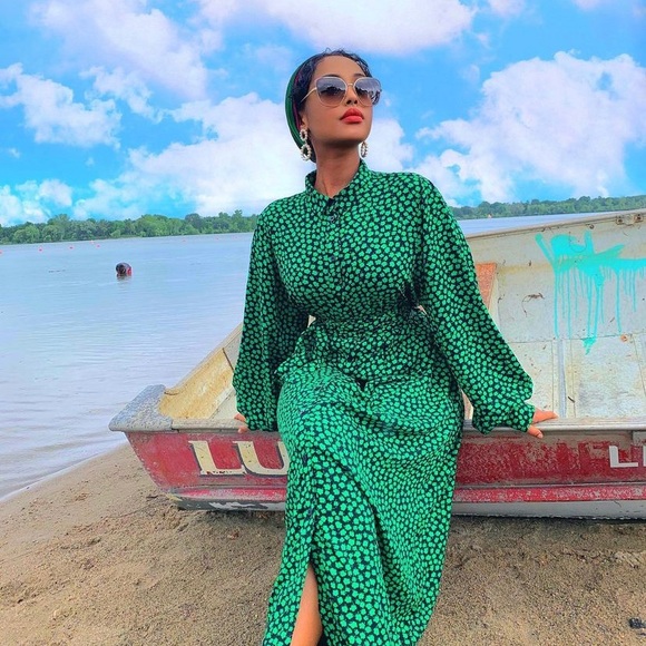 Profile Picture of Safa Eleyeh (@safaeleyeh) on Poshmark