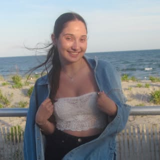 Profile Picture of hannah (@hannahworkman) on Instagram