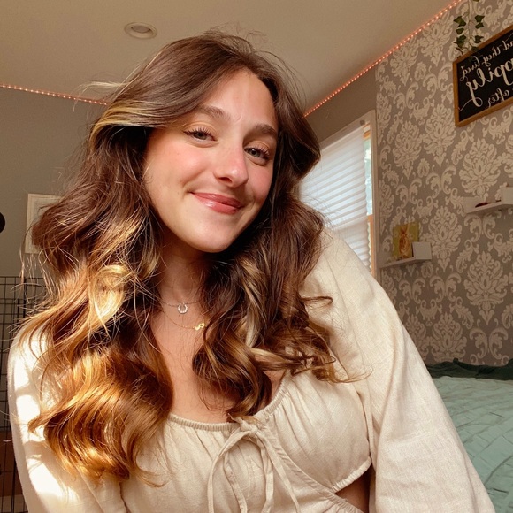 Profile Picture of Amanda Bonvicino (@amandabonvicino) on Poshmark