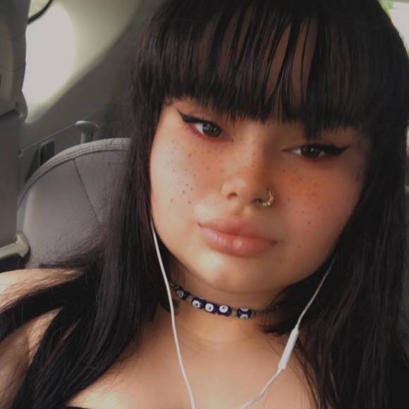 Profile Picture of Nayara Sozzi (@naysozzi0) on Poshmark