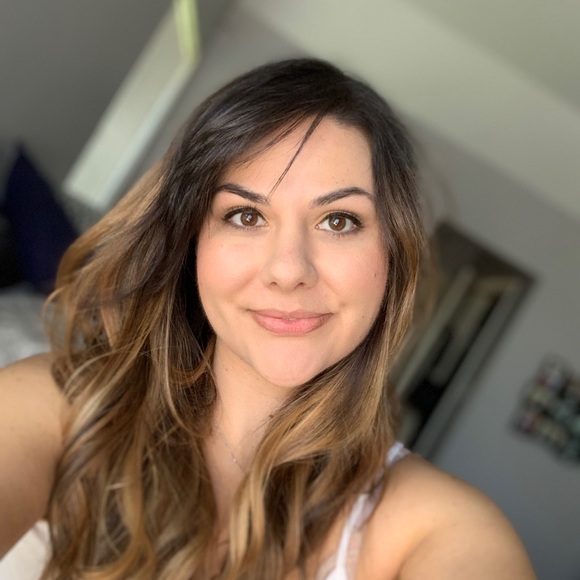 Profile Picture of Nicole Kiniry (@nkiniry) on Poshmark