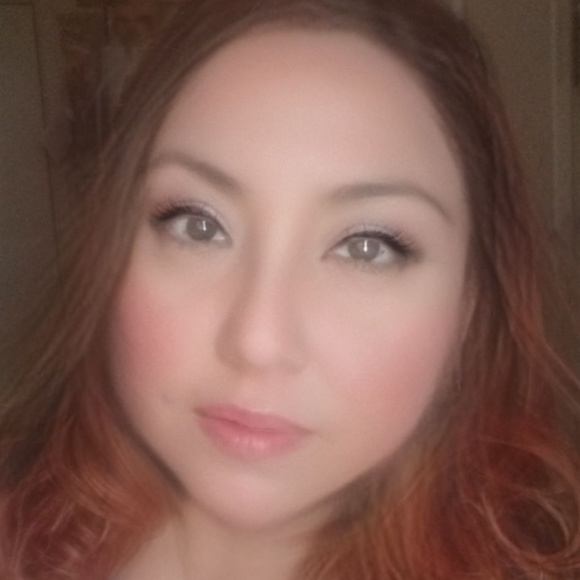 Profile Picture of Lisa Cuellar-edwards (@lacfelix) on Poshmark