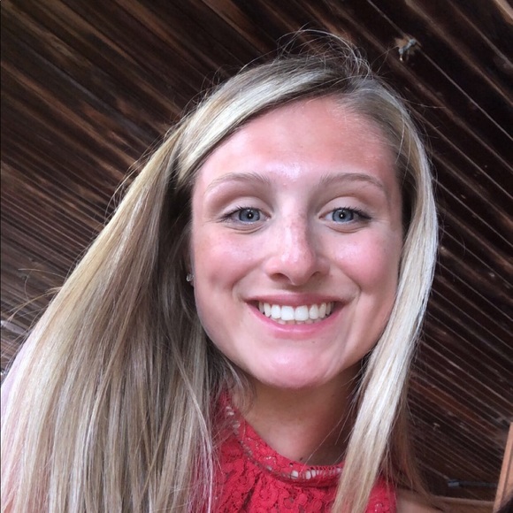 Profile Picture of Katie Shuffler (@katieshuffler) on Poshmark