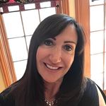 Profile Picture of Julie Hartfelder Costigan (@julie_costigan) on Instagram