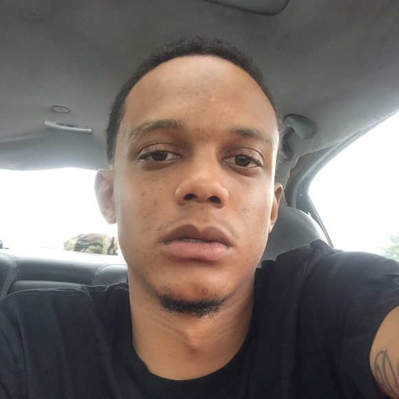 Profile Picture of Mage Oc (@mage005_) on Poshmark