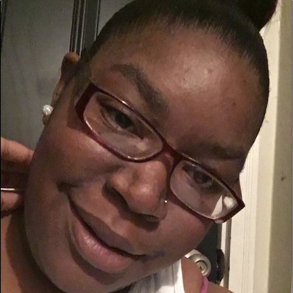 Profile Picture of Briana Hickson (@lilbre094) on Poshmark