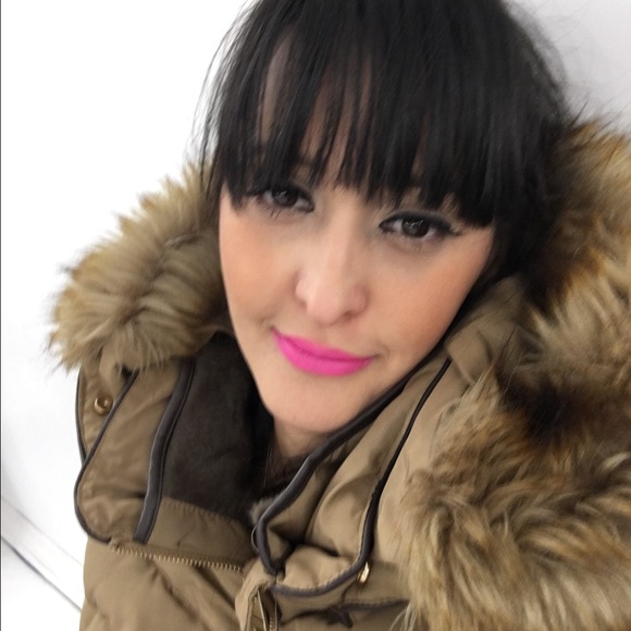 Profile Picture of Imane Bouazzaoui (@imane03) on Poshmark