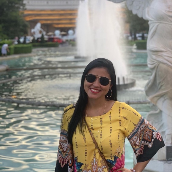 Profile Picture of Daniela Soares (@daniela_soares) on Poshmark