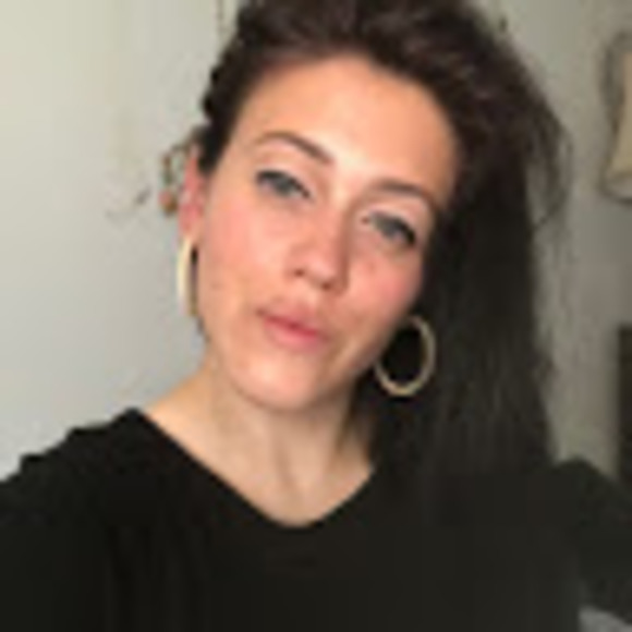 Profile Picture of Nik Binnie (@binnienic) on Poshmark