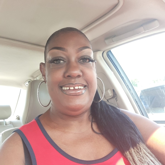 Profile Picture of Melodye Boynton (@melodyeboynton) on Poshmark