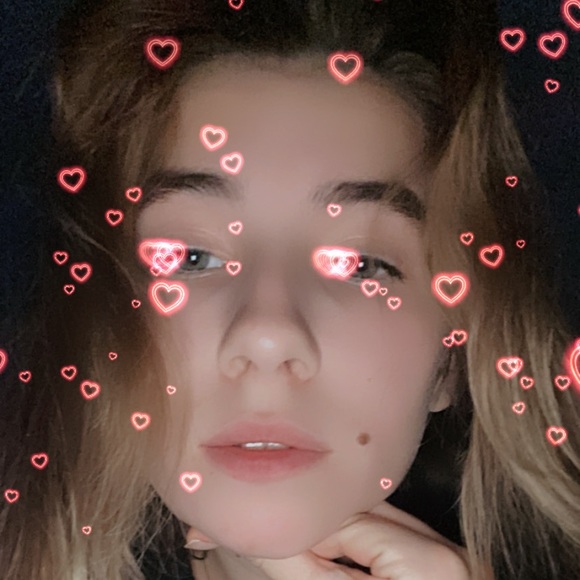 Profile Picture of Arina Sherbakova (@arinasherbakova) on Poshmark