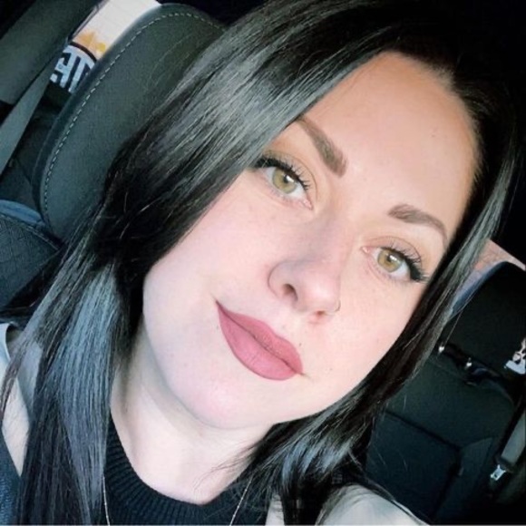 Profile Picture of Chelsea Schwink (@c_schwink) on Poshmark