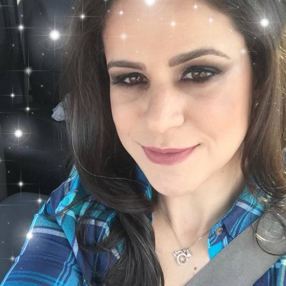 Profile Picture of Marcela Alpino (@marcelalpino) on Poshmark