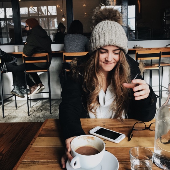 Profile Picture of Abby Lowe (@abbslowe) on Poshmark