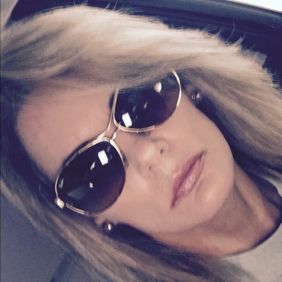 Profile Picture of Robin Jones (@robinhjones1569) on Poshmark