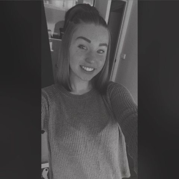 Profile Picture of Molly Guthridge (@mollynicholls4) on Poshmark