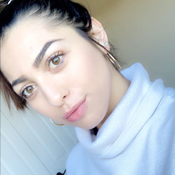 Profile Picture of Danielle Husseini (@dhusseini) on Poshmark