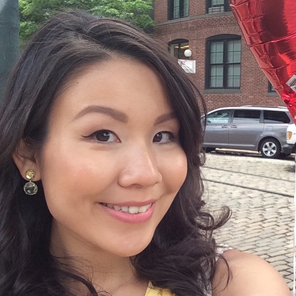 Profile Picture of Tiffany Chang (@rosetiff77) on Poshmark