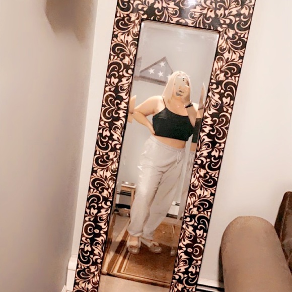 Profile Picture of Nicolette Aurisano (@niki1243) on Poshmark