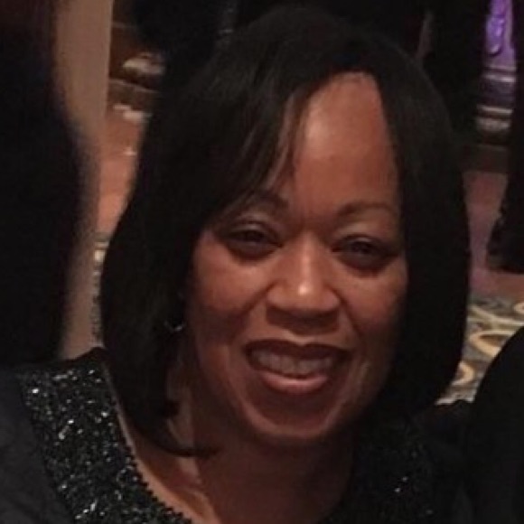 Profile Picture of Fay Scott (@fescott1964) on Poshmark