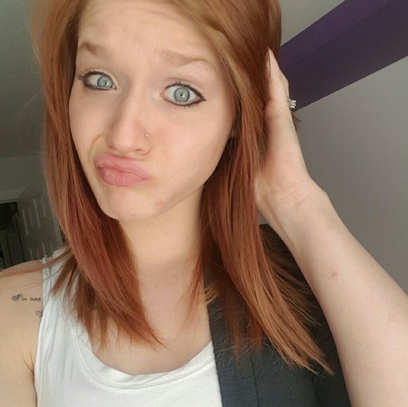 Profile Picture of Heather Schrock (@heathersch11) on Poshmark
