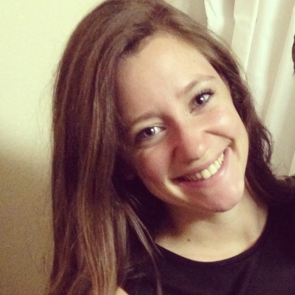 Profile Picture of Taylor Haverty (@tayhav) on Poshmark