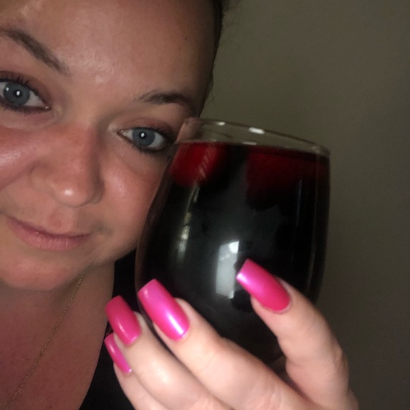 Profile Picture of Cindy Barnes (@cidrae524) on Poshmark