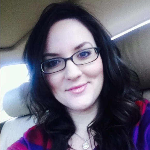 Profile Picture of Hannah Starling (@hannah2oo8) on Poshmark
