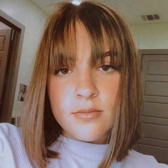 Profile Picture of Andie Ironside (@andieiron16) on Poshmark