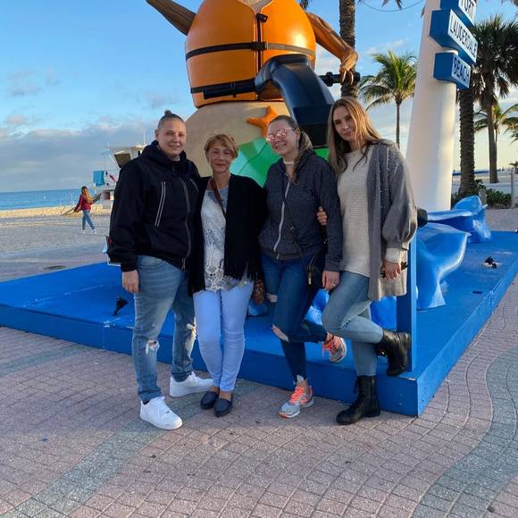 Profile Picture of Nicki Marzec (@nickim17) on Poshmark