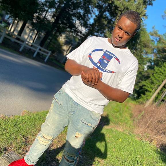 Profile Picture of Isaac Bell-mclean (@meetballs1) on Poshmark