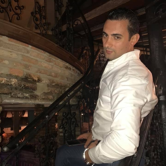 Profile Picture of Joseph Rubinov (@joseph_rubinov) on Poshmark