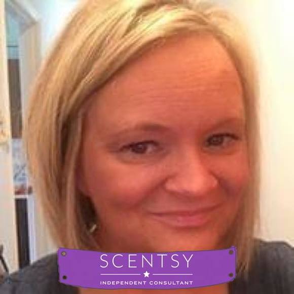 Profile Picture of Deanna Bargdill (@ladybug25red) on Poshmark