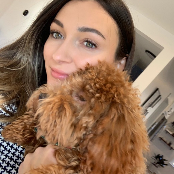 Profile Picture of Lana Vujic (@lanvoo) on Poshmark