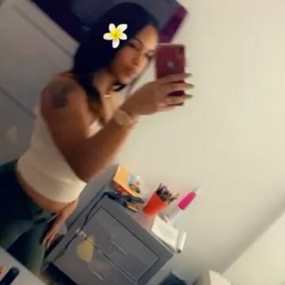 Profile Picture of Bianca Peralta (@bianca_x19) on Poshmark