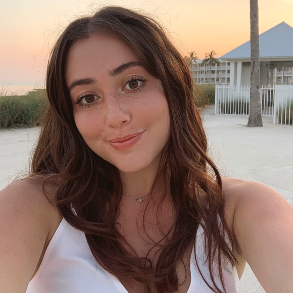 Profile Picture of Jillian Horowitz (@jilliwitz) on Poshmark
