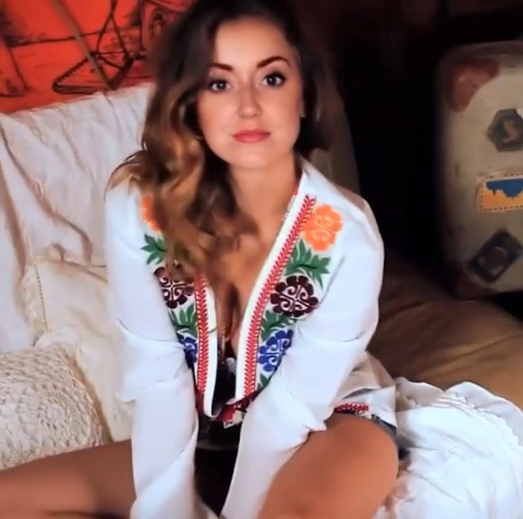 Profile Picture of Joey Asciutto (@moongypsy33) on Poshmark