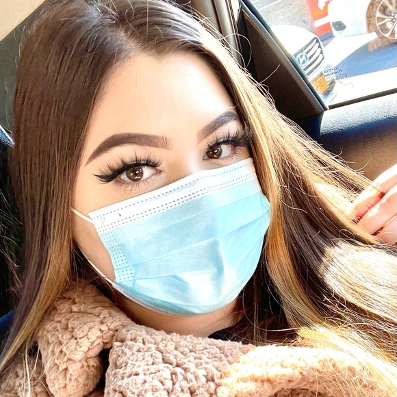 Profile Picture of Maria Colotti (@mariacolotti) on Poshmark