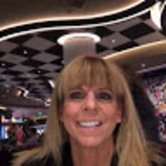 Profile Picture of Linda Dacko (@lindadacko75) on Poshmark