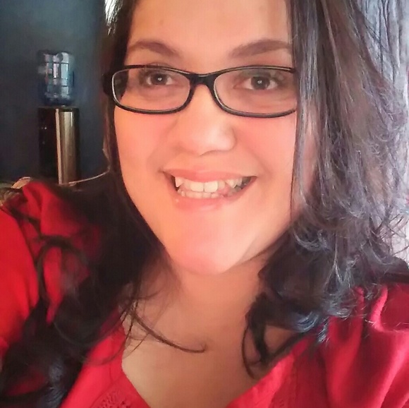 Profile Picture of Ann Morales (@tulip78) on Poshmark